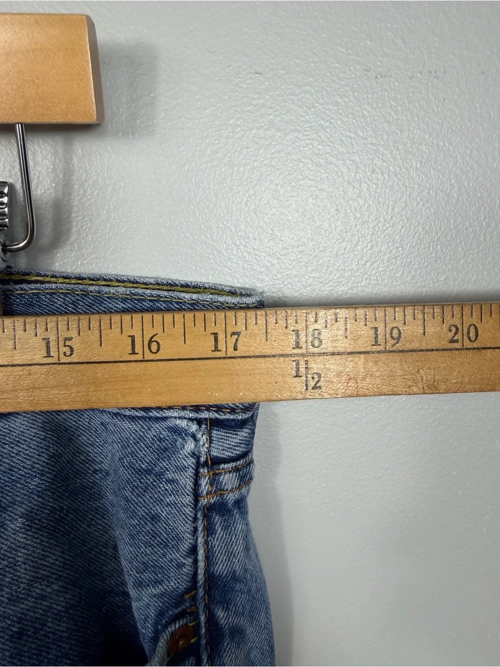 Vintage Levi’s 505 Regular Fit Straight Leg Jeans Distressed Medium Wash 34x30